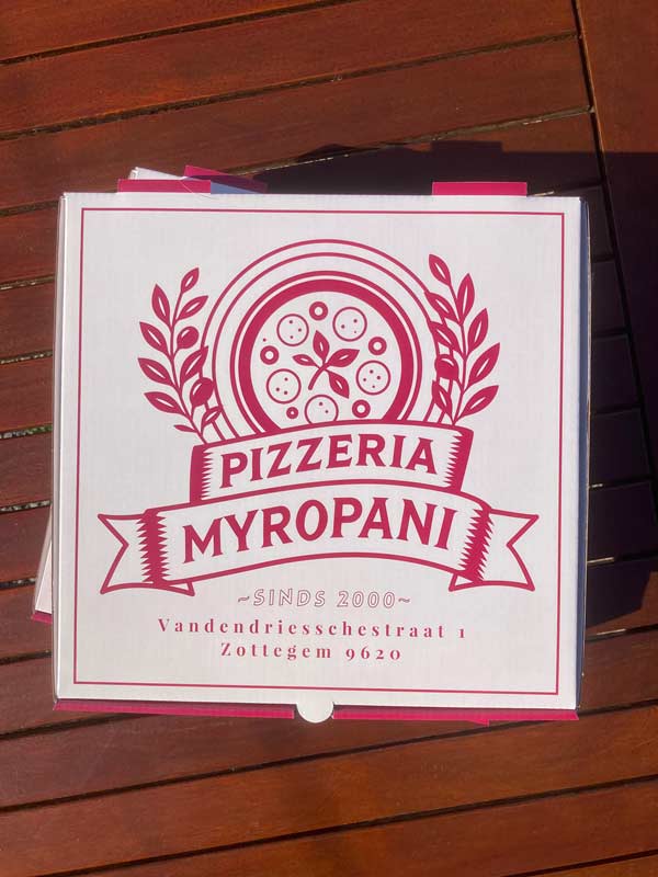 Myropani pizzadozen klaar voor levering 